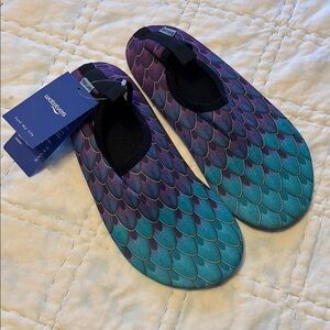 Watelves water shoes / water socks * NWT sz 38-39 (7.5/8.5)